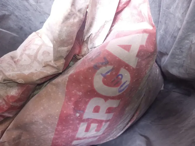 Vende se CAL BRANCO
