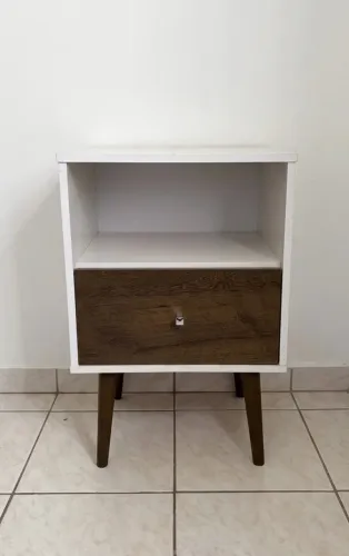Criado mudo - Mesa de cabeceira