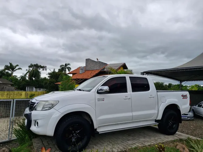 Toyota Hilux CD SRV D4-d 4X4 3.0 TDI Diesel AUT 2015
