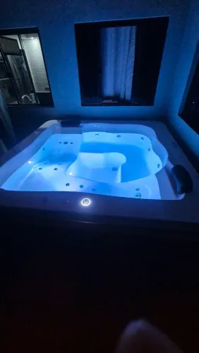 Vendo Jacuzzi para 5 pessoas.