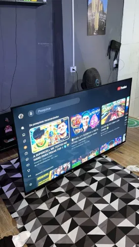 TV 75 polegadas 4k HDR com 4 meses de uso 