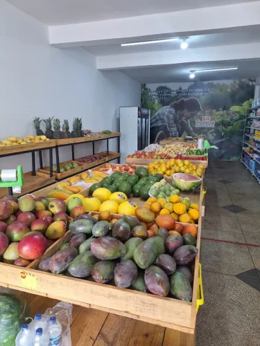 Venda de expositores para hortifruti.
