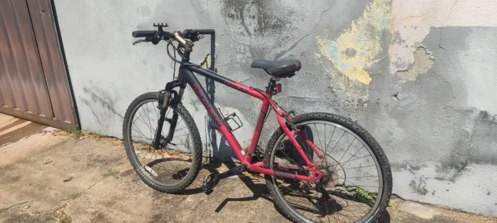 Bicicleta Trek 4500 aro 26 , Shimano deore, suspensão rock Shox Dart 2