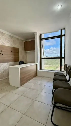 OPORTUNIDADE (VENDO/ALUGO) SALA NO MEDICAL JARACATY DE 40M² SEMI MOBÍLIADA NO CALHAU- SÃO