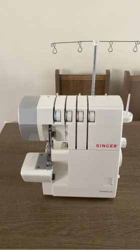 Máquina singer overlock