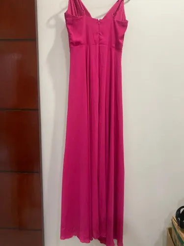 Vende vestido de festa, não entrego