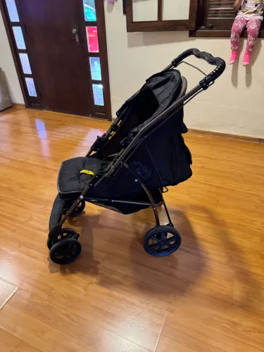 Carrinho de bebê como novo