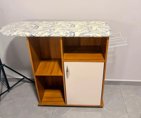 Tábua de Passar Roupa / Móvel de Passar Roupa