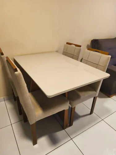 Mesa 4 cadeiras
