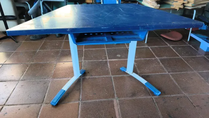 Conjunto de mesa e cadeira pra professor