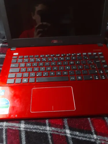 Notebook sem sistema tudo original eu só alterei o HD para o 1TB