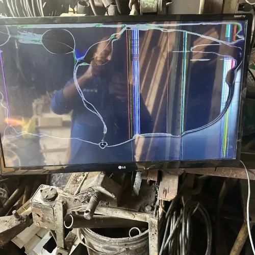 Tv LG 28MT49S-PS tela quebrada não tenho a fonte para peças oi concerto 