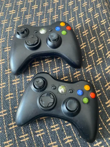 Vendo 2 controles de xbox