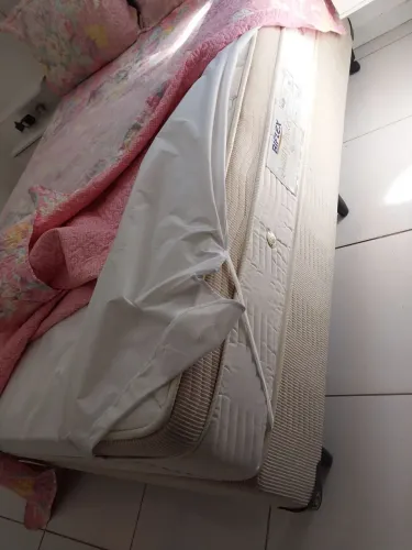 Box casal com colchão de mola