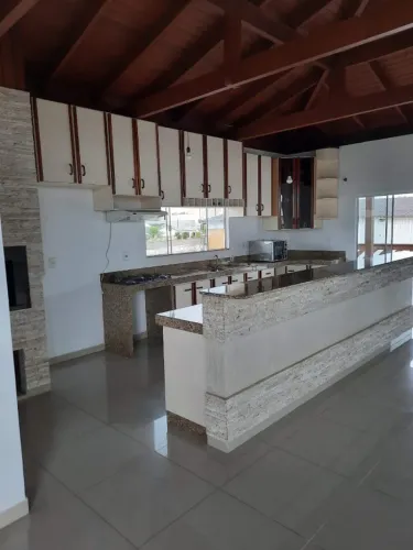 Casa espaçosa no  Ilhota no Centro , no segundo piso com 300m²