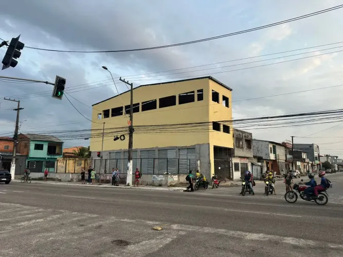 Esquina da Centenário c/ 3 frentes - 450 m² em Mangueirão - Belém - PA