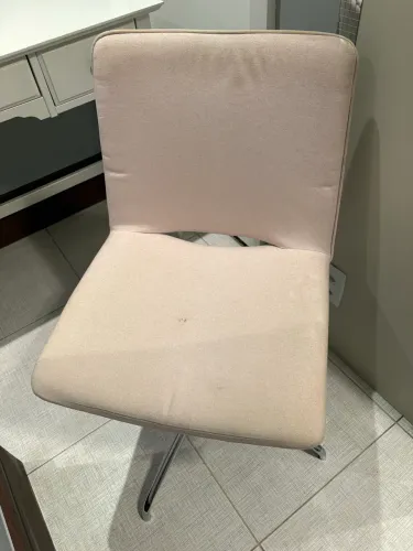 Cadeira estofada Tok Stok 