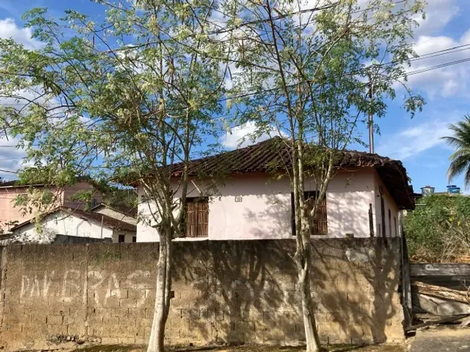 Casa à venda em Santa Helena de Minas - 3 quartos e terreno nos fundos