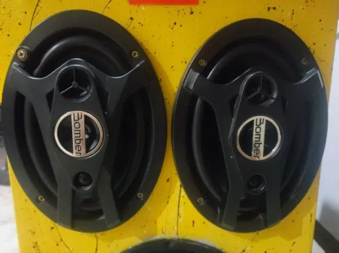 Médio grave 69 Bomber 200w RMS cada