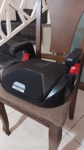 Acento elevado automotivo