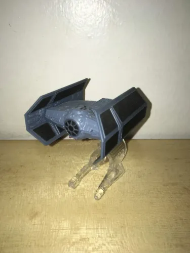 DARTH VADER TIE ADVANCED STAR WARS HOT WHEELS 1/50