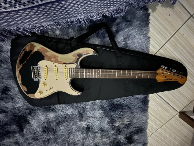 Guitarra Yamaha eg 303