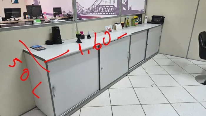 Armário de escritório com portas de correr