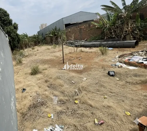 Terreno disponível para venda no bairro Presidente Roosevelt em Uberlândia - MG.