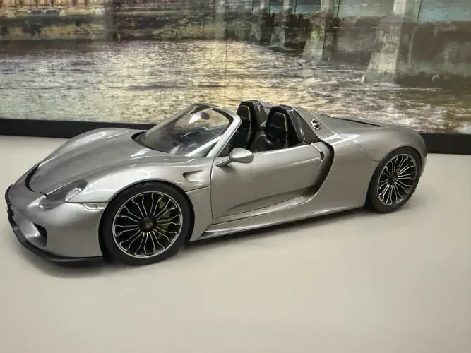 Porsche 918 Minichamps 1:18