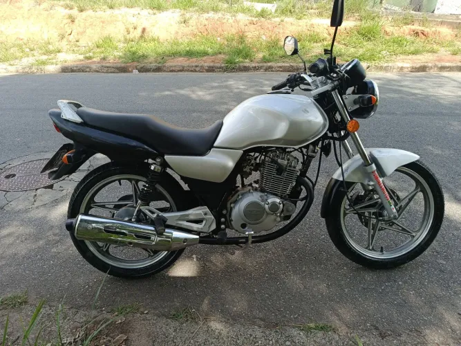 Suzuki Yes 125 2011 prata