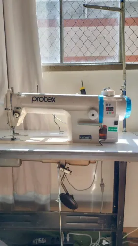 Máquina de Costura Silenciosa Reta Industrial (Direct Drive) - Ótimo Estado
