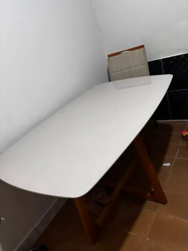 Vendo mesa 4 cadeiras usada