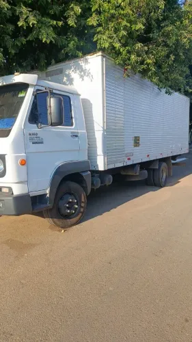 Caminhão VW 9160 com baú 6 metros