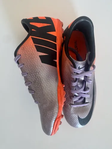 Chuteira feminina Nike mercurial (pouco uso)