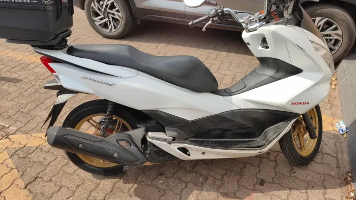Vendo PCX 150 , muito conservada.