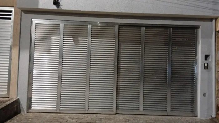 Portão de Garagem de Alumínio