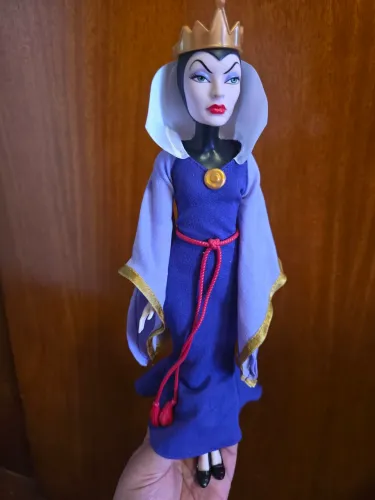 Barbie Rainha má branca de neve