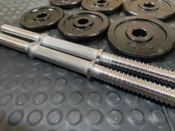 Halteres rosqueáveis + 4 anilhas de 1,5kg + 4 anilhas de 1kg