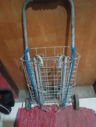 Carrinho de feira quebra galho