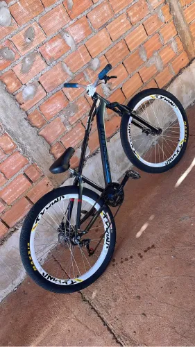 Vendo bicicleta absolute Brutus, aro 26