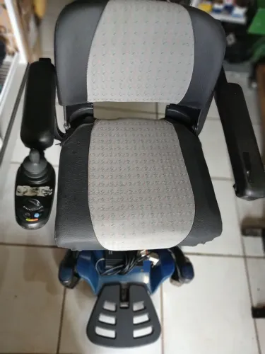 Cadeira motorizada . Duas baterias novas !