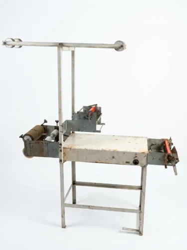 Maquina para fabricação de fraldas