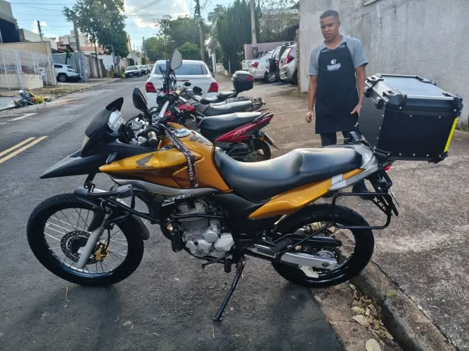 Xre300 dourada , para sair rápido pois comprei um carr