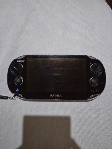 PS Vita + FIFA Football original + carregador, funcionando 