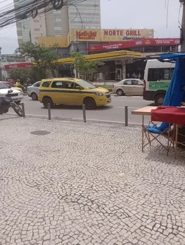 Alugo um espaço para a trabalho enfrente o norte shopping o local bem movimentado 