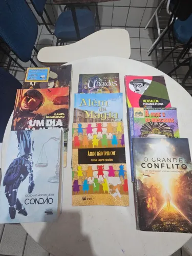 Livros a venda, qualquer por 12,00