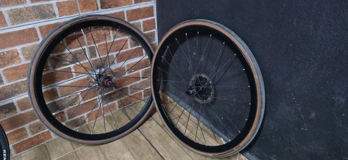 Roda vzan futura tubeless.