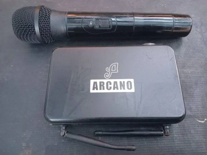 Microfone Arcano sem Fio (Usada)
