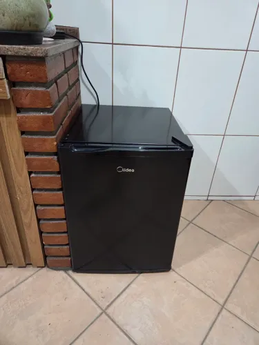 Frigobar Midea 67 L Preto 127v