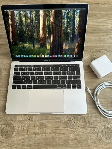 MacBook Pro 256GB - TouchBar i5 Quad-core
